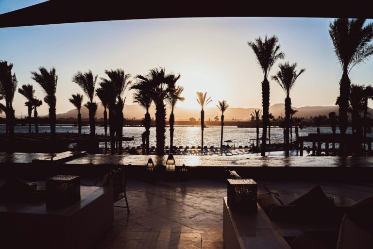 2h-media-xj6_xXtrzWs-unsplash