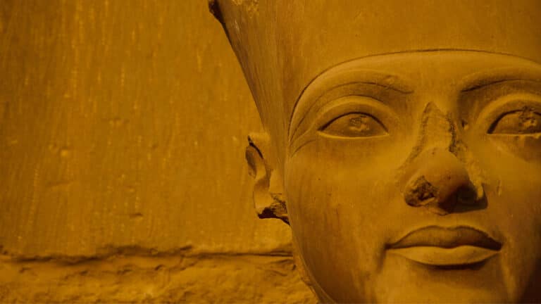 a-wonderful-view-of-a-carved-pharaonic-statue